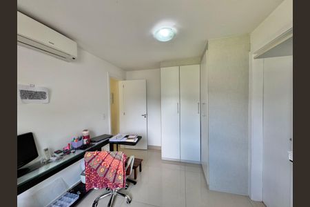 Casa de condomínio à venda com 227m², 4 quartos e 3 vagasSuíte 3