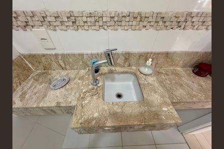 Casa de condomínio à venda com 227m², 4 quartos e 3 vagasSuíte 4 - Banheiro