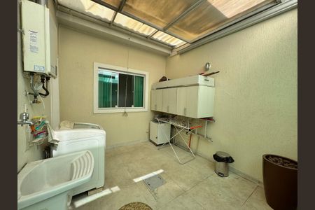 Casa de condomínio à venda com 227m², 4 quartos e 3 vagasÁrea de Serviço