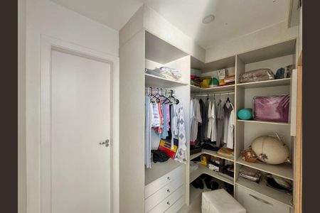 Casa de condomínio à venda com 227m², 4 quartos e 3 vagasSuíte 1 - Closet