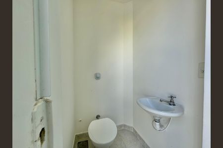 Casa de condomínio à venda com 227m², 4 quartos e 3 vagasÁrea externa - Banheiro