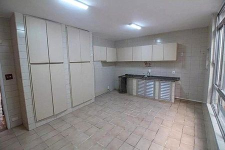 Casa à venda com 113m², 3 quartos e 4 vagas
