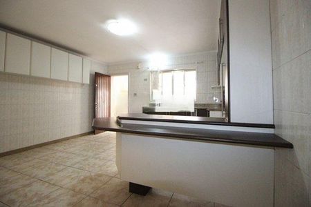 Casa à venda com 250m², 2 quartos e 2 vagas