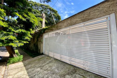 Casa à venda com 400m², 4 quartos e 7 vagas Casa à venda com 400m², 4 quartos e 7 vagasFachada