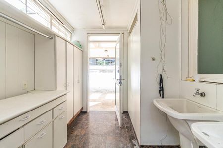 Casa à venda com 400m², 4 quartos e 7 vagas Casa à venda com 400m², 4 quartos e 7 vagasÁrea de Serviço