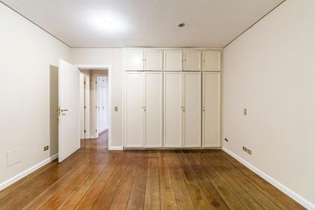 Casa à venda com 400m², 4 quartos e 7 vagas Casa à venda com 400m², 4 quartos e 7 vagasSuíte 1