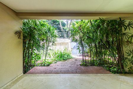 Casa à venda com 400m², 4 quartos e 7 vagas Casa à venda com 400m², 4 quartos e 7 vagasEntrada