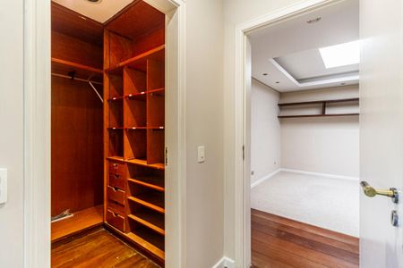 Casa à venda com 400m², 4 quartos e 7 vagas Casa à venda com 400m², 4 quartos e 7 vagasSuíte 3
