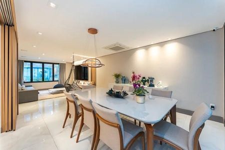 Casa de condomínio à venda com 580m², 3 quartos e 6 vagas