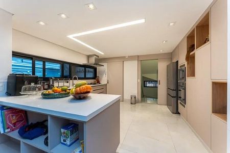 Casa de condomínio à venda com 580m², 3 quartos e 6 vagas