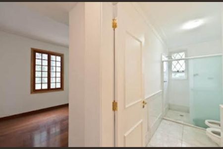 Casa de condomínio à venda com 547m², 4 quartos e 7 vagas
