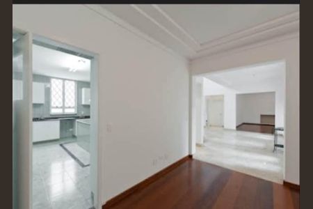 Casa de condomínio à venda com 547m², 4 quartos e 7 vagas