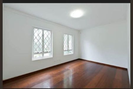 Casa de condomínio à venda com 547m², 4 quartos e 7 vagas
