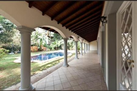 Casa de condomínio à venda com 547m², 4 quartos e 7 vagas