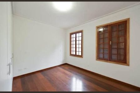 Casa de condomínio à venda com 547m², 4 quartos e 7 vagas