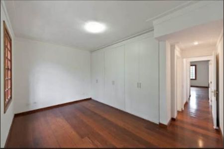 Casa de condomínio à venda com 547m², 4 quartos e 7 vagas