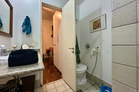 Apartamento à venda com 170m², 3 quartos e 2 vagas Apartamento à venda com 170m², 3 quartos e 2 vagasBanheiro da Suíte
