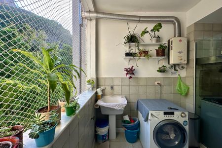 Apartamento à venda com 170m², 3 quartos e 2 vagas Apartamento à venda com 170m², 3 quartos e 2 vagasÁrea de Serviço