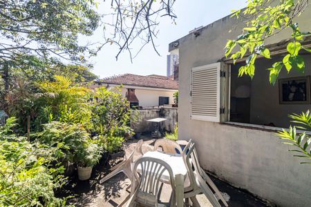 Casa à venda com 250m², 5 quartos e 3 vagas Casa à venda com 250m², 5 quartos e 3 vagasJardim