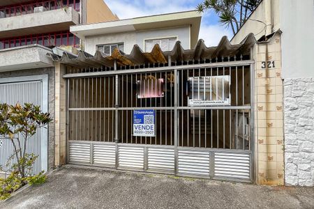 Casa à venda com 174m², 3 quartos e 2 vagasFachada + plaquinha