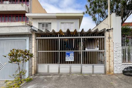 Casa à venda com 174m², 3 quartos e 2 vagasFachada + plaquinha