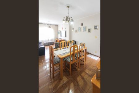 Casa à venda com 149m², 2 quartos e 2 vagas Casa à venda com 149m², 2 quartos e 2 vagasSala