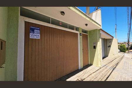 Casa à venda com 310m², 2 quartos e 1 vagaPlaca