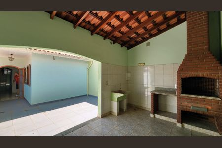 Casa à venda com 310m², 2 quartos e 1 vagaQuintal