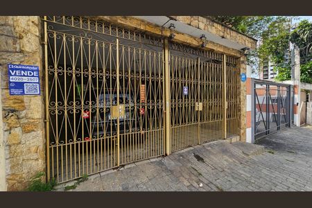 Casa à venda com 476m², 3 quartos e 2 vagas Casa à venda com 476m², 3 quartos e 2 vagasFachada