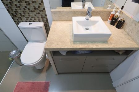 Casa à venda com 173m², 3 quartos e 2 vagasBanheiro