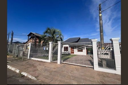 Casa à venda com 173m², 3 quartos e 2 vagas Casa à venda com 173m², 3 quartos e 2 vagasFachada