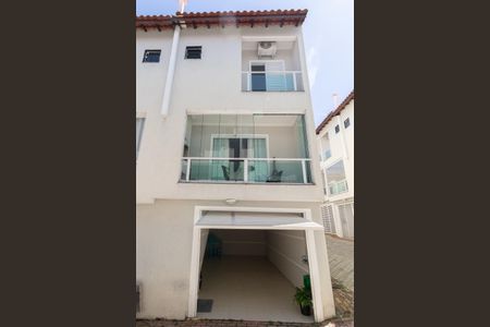 Casa de condomínio à venda com 113m², 2 quartos e 3 vagasFachada