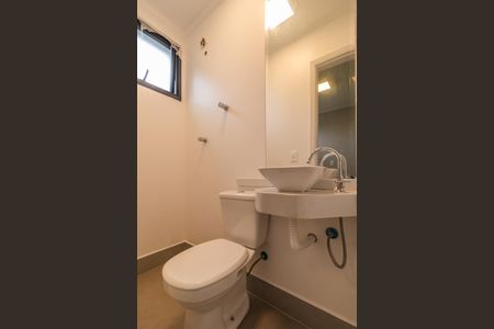 Casa de condomínio à venda com 257m², 4 quartos e 4 vagas Casa de condomínio à venda com 257m², 4 quartos e 4 vagasBanheiro de Serviço