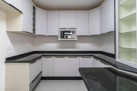 Casa de condomínio à venda com 257m², 4 quartos e 4 vagas Casa de condomínio à venda com 257m², 4 quartos e 4 vagasCozinha