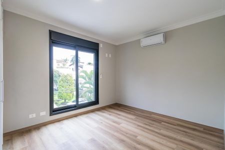 Casa de condomínio à venda com 257m², 4 quartos e 4 vagas Casa de condomínio à venda com 257m², 4 quartos e 4 vagasSuíte 3