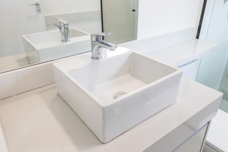 Casa de condomínio à venda com 257m², 4 quartos e 4 vagas Casa de condomínio à venda com 257m², 4 quartos e 4 vagasBanheiro da Suíte 1