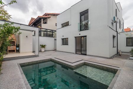 Casa de condomínio à venda com 257m², 4 quartos e 4 vagas Casa de condomínio à venda com 257m², 4 quartos e 4 vagasQuintal