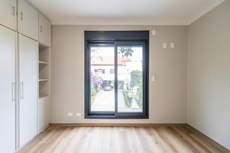 Casa de condomínio à venda com 257m², 4 quartos e 4 vagas Casa de condomínio à venda com 257m², 4 quartos e 4 vagasSuíte 3