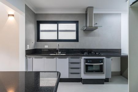 Casa de condomínio à venda com 257m², 4 quartos e 4 vagas Casa de condomínio à venda com 257m², 4 quartos e 4 vagasCozinha