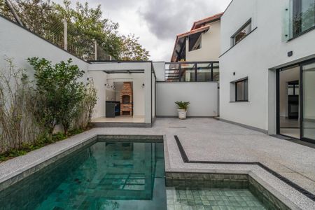 Casa de condomínio à venda com 257m², 4 quartos e 4 vagas Casa de condomínio à venda com 257m², 4 quartos e 4 vagasQuintal