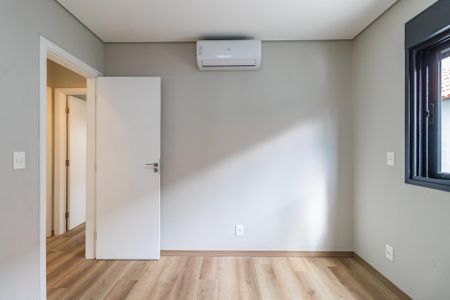 Casa de condomínio à venda com 257m², 4 quartos e 4 vagas Casa de condomínio à venda com 257m², 4 quartos e 4 vagasSuíte 2