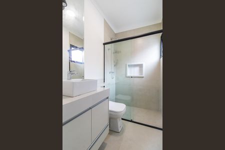 Casa de condomínio à venda com 257m², 4 quartos e 4 vagas Casa de condomínio à venda com 257m², 4 quartos e 4 vagasBanheiro da Suíte 1