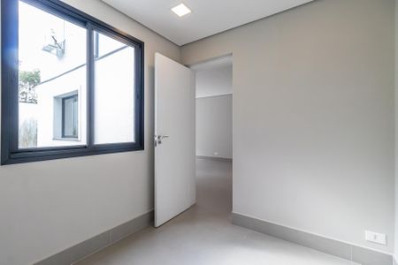 Casa de condomínio à venda com 257m², 4 quartos e 4 vagas Casa de condomínio à venda com 257m², 4 quartos e 4 vagasEscritório