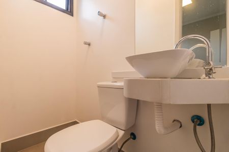 Casa de condomínio à venda com 257m², 4 quartos e 4 vagas Casa de condomínio à venda com 257m², 4 quartos e 4 vagasBanheiro de Serviço