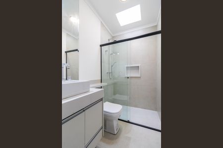 Casa de condomínio à venda com 257m², 4 quartos e 4 vagas Casa de condomínio à venda com 257m², 4 quartos e 4 vagasBanheiro da Suíte 2