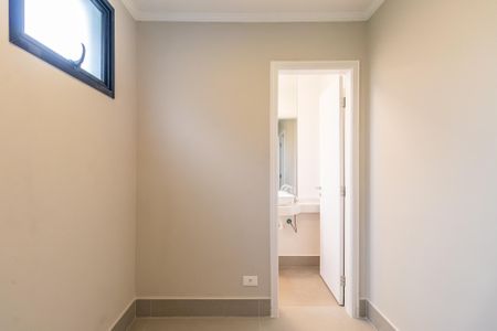 Casa de condomínio à venda com 257m², 4 quartos e 4 vagas Casa de condomínio à venda com 257m², 4 quartos e 4 vagasQuarto de Serviço