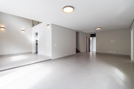 Casa de condomínio à venda com 257m², 4 quartos e 4 vagas Casa de condomínio à venda com 257m², 4 quartos e 4 vagasSala