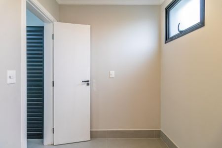 Casa de condomínio à venda com 257m², 4 quartos e 4 vagas Casa de condomínio à venda com 257m², 4 quartos e 4 vagasQuarto de Serviço