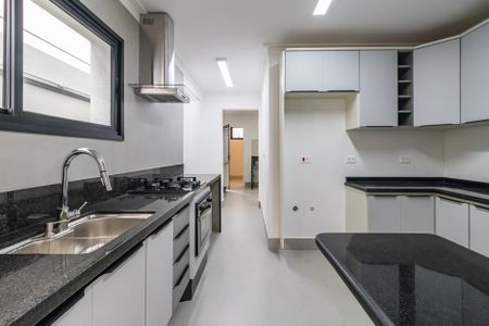 Casa de condomínio à venda com 257m², 4 quartos e 4 vagas Casa de condomínio à venda com 257m², 4 quartos e 4 vagasCozinha