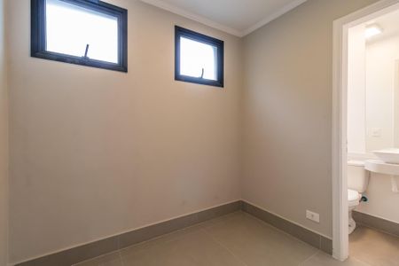 Casa de condomínio à venda com 257m², 4 quartos e 4 vagas Casa de condomínio à venda com 257m², 4 quartos e 4 vagasQuarto de Serviço